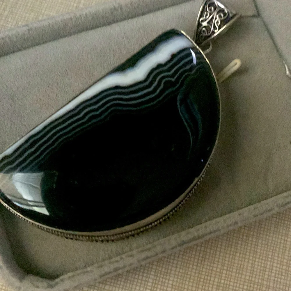 Pretty substantial Big bold Natural Botswana Agate gemstone pendant - Picture 3 of 11